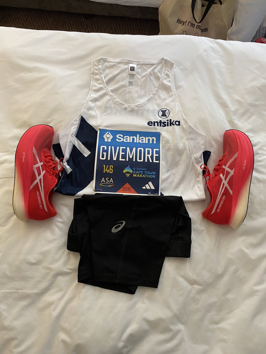 Givemorerun's tweet photo. If you know you know @CTMarathon @ASICS_ZA @EntsikaGroup #asicsfronrunner #ctmarathon https://t.co/BbPSuC03ja