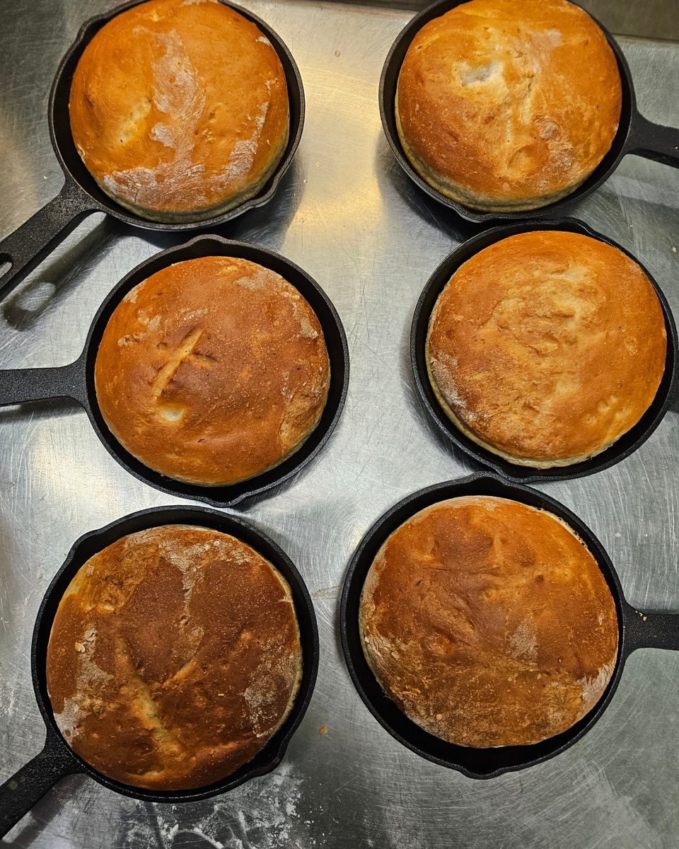 INdyfeast's tweet image. Saturdays at the FEAST!  Come cozy up &amp;amp; FEAST on Cajun Steak Sandwiches &amp;amp; Chicken &amp;amp; White Bean Chili!  Chef's Case is loaded with goodies  Grab a quart of homemade soup &amp;amp; a fresh loaf of Bread baked in house!    #scratchcooking