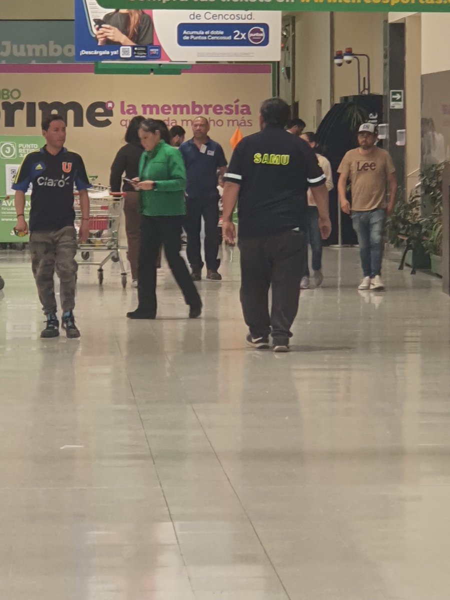 maquiroz's tweet photo. 11.30 am y SAMU Aconcagua d3 compras en el Jumbo @ssaconcagua https://t.co/mEPstNjwEn