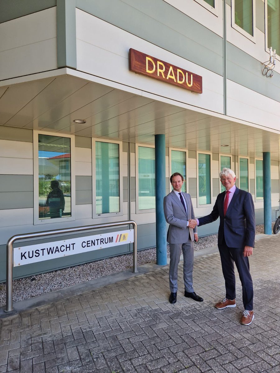 C_ZMCARIB's tweet photo. Afgelopen week Kustwachtcommissie en Presidium. Afscheid van Voorzitter na 6 jaren inspanning voor Kustwacht. Constructief en harmonieus overleg binnen Koninkrijk om samen te werken aan Kustwacht #DCCG #Curacao #Aruba #SintMaarten @Defensie @kon_marine https://t.co/1uOqD0KzBU