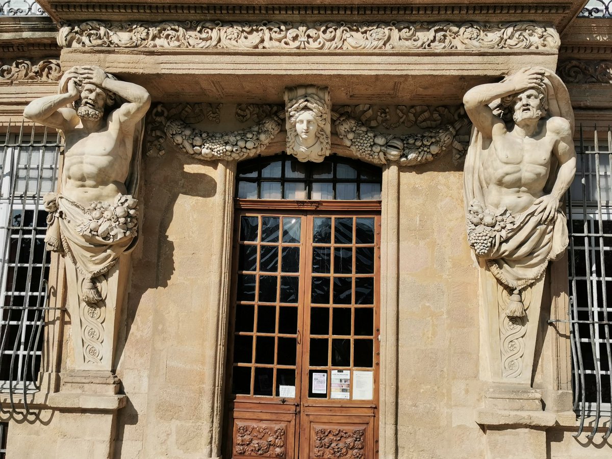 Little_Daf's tweet photo. Les façades des hôtels particuliers d'@aixmaville 😍🌞 #Atlandes https://t.co/t09a9cI09u