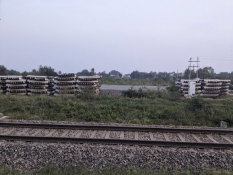 hosurupdates's tweet photo. Doubling work in progress b/w #Anekal & #Hosur
#DoublingProject https://t.co/mRstDhGL7o