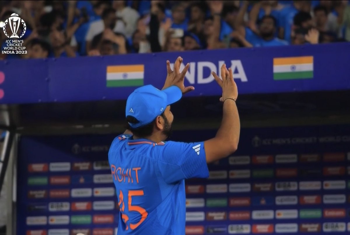 mufaddal_vohra's tweet photo. The celebration from Rohit Sharma after the win.

He dedicates to his wife, Ritika. https://t.co/vbjE2HPzRN