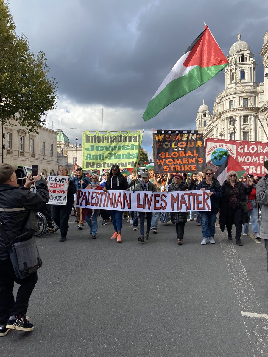 TerrefeJ's tweet photo. London today ⤵️ https://t.co/UaB0QAxzIf
