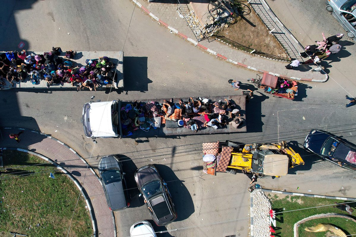 AmruSalahuddien's tweet photo. ⚠️ share widely

The occupation orders civilians to evacuate, as they do, IDF barbarically &amp; deliberately bombs an open truck in the convoy full of women &amp; children, dozens were instantly killed, minutes later they target the ambulances evacuating the wounded killing 2 medics! https://t.co/bMrjihqli8