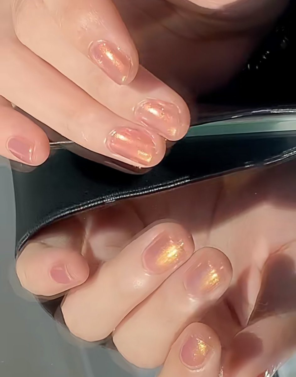 sasisbysi's tweet photo. น้ำยาทาเล็บของ two-moon สีสวยจึ้งมาก;-; ถูกและดีมีอยู่จริงเพราะเซตนี้แค่ 99 บาทเองอ่ะ ทาง่าย แห้งไว เป็นสีทีทาคู่กันแล้วเล็บสวยเล่นแสงโคตรร✨ https://t.co/jb84kjUTzu