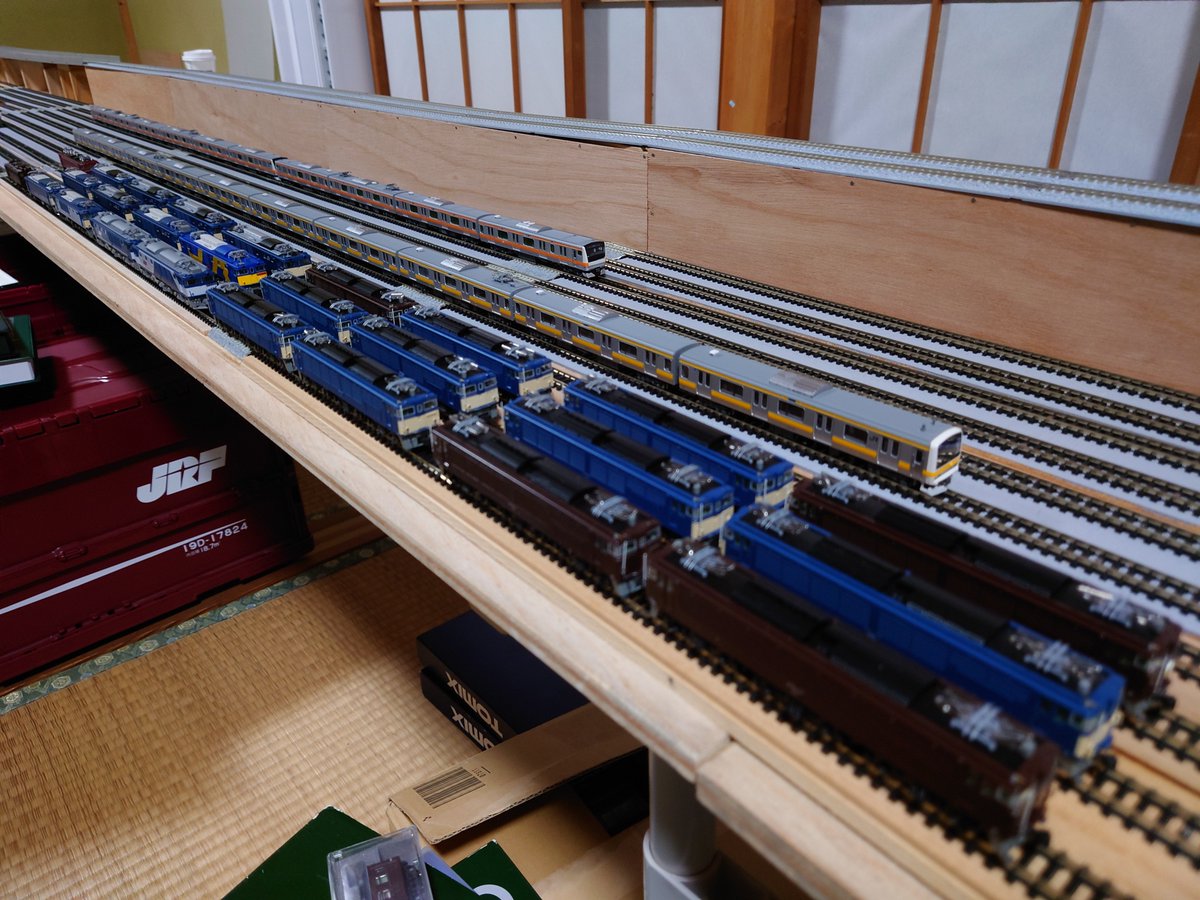 kounomiei's tweet photo. 我が家の釜勢揃い( ˇωˇ )
#EF63 12両
#EF64-1000 9両
#EF62 3両
#ED41 1両
#鉄道の日 https://t.co/WmyD1OWzjQ