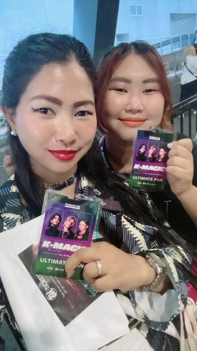 messiahtaeminah's tweet photo. My experience as a Jjakgoong/Shawol who had seen #Taemin for the first time after stanning him &amp; his group for 14 years, 10132023, a thread (better late than never!):

Here’s me &amp; my lil sis @Trish_Kenstan20 (Jinki biased &amp; Taem enjoyer) btw😅

#SHINee #TAEMIN #KMAGICLIVEinMNL https://t.co/I3fSUm2EZX