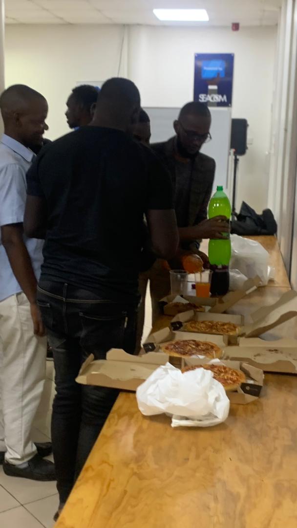CraneCloud_io's tweet photo. 🍕🍕#Pizza #Code #deploy #Repeat!
Our meetup with Javascript Kampala was a feast of knowledge with Code spirits, pizza bites, and recognizing eight successful deployments. 

Cheers to the perfect blend of tech and taste! 🍕 😄
 #CodeAndPizza #CloudComputing #JavaScript https://t.co/B9yVSAomTC