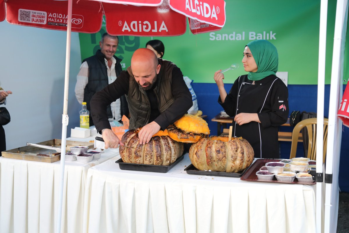 rizebelediye's tweet photo. GastroRize'den kareler - 4 -

“Hayde Festivale” sloganıyla bu yıl üçüncüsü düzenlenen GastroRize Festivalimiz Sahil Otopark'ta devam ediyor. Tüm halkımız davetlidir. https://t.co/iPXU47Dslu