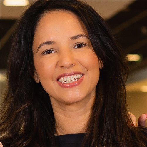 Cabral1889's tweet photo. #BisNuncaMais 
Funcionária do Mês !
Fabiola Menezes Diretora de Marketing de Chocolates da Mondelez dona da marca @BisOficial.
Curiosidade , o prêmio será concedido pela concorrente Nestlé https://t.co/8GWoKmj2tF