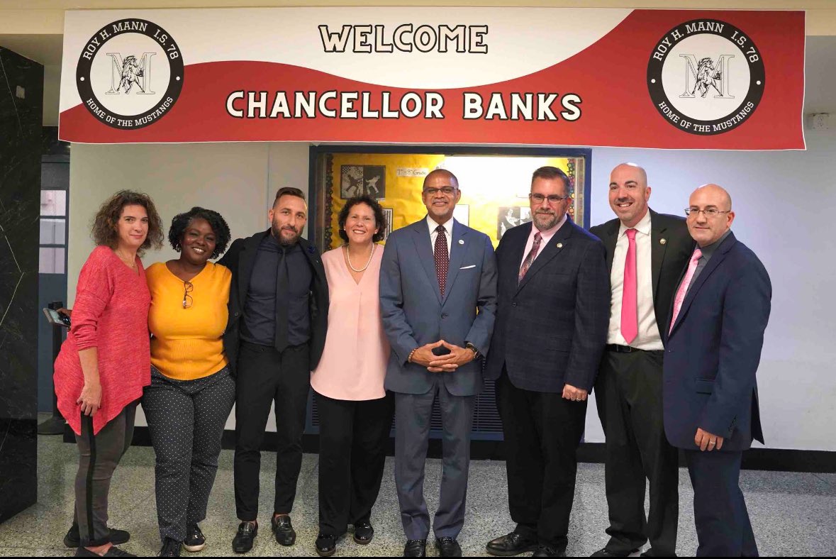 RoyHMann78's tweet photo. It was an honor to welcome Chancellor Banks to Roy H. Mann on Wednesday.  While he was there to thank us for our support of PS 312, we had an opportunity to thank him for his Leadership and show him our SEM Cooking and Band Programs. @District22BKNY https://t.co/cBOt4OG7HZ