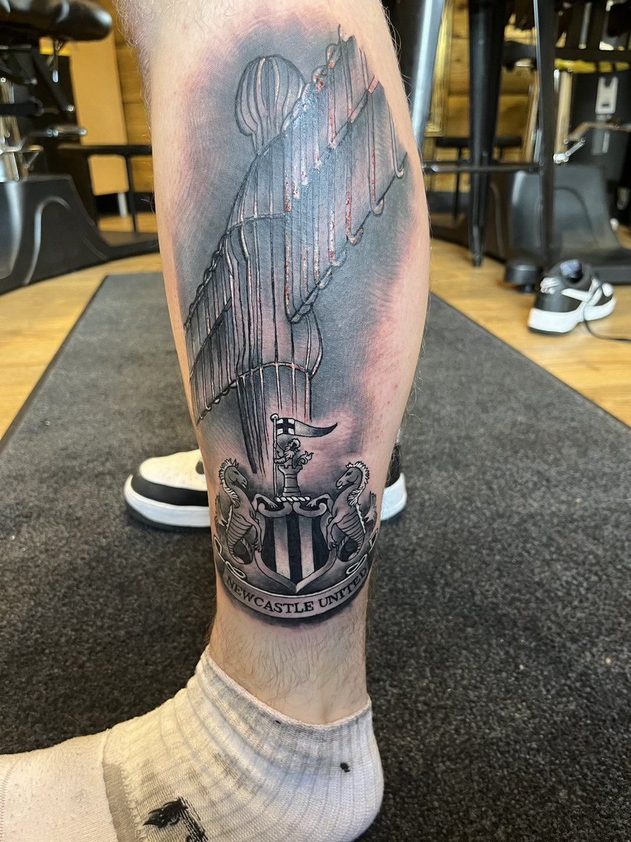 LineItPal's tweet image. Finally got the tattoo I was waiting for over the moon I’m so happy with it UTFM⚫️⚪️⚫️⚪️