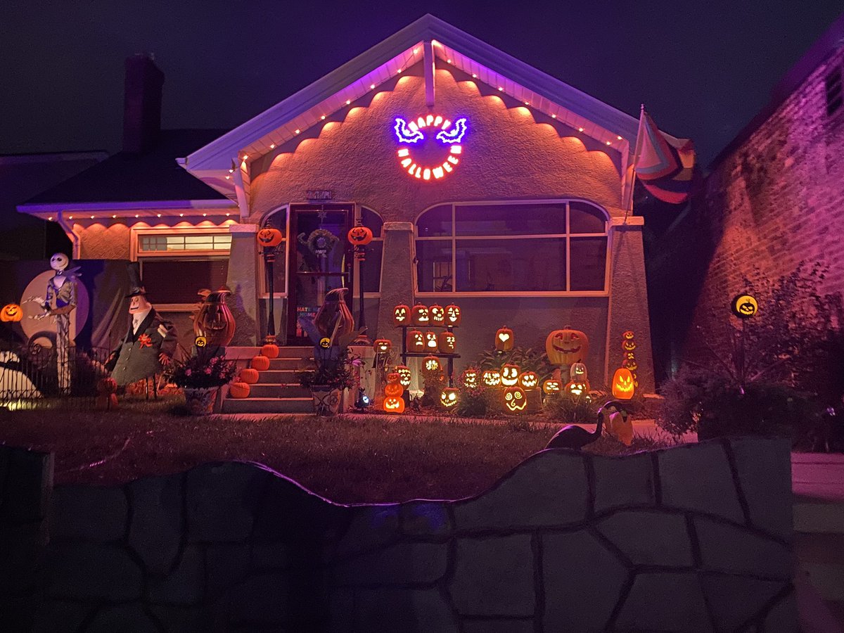 DerekAHarley's tweet photo. Halloweentown has returned to North Minneapolis! #nightmarebeforechristmas #spookyseason #halloweentown #halloween #joy https://t.co/cV82CE4Kgv