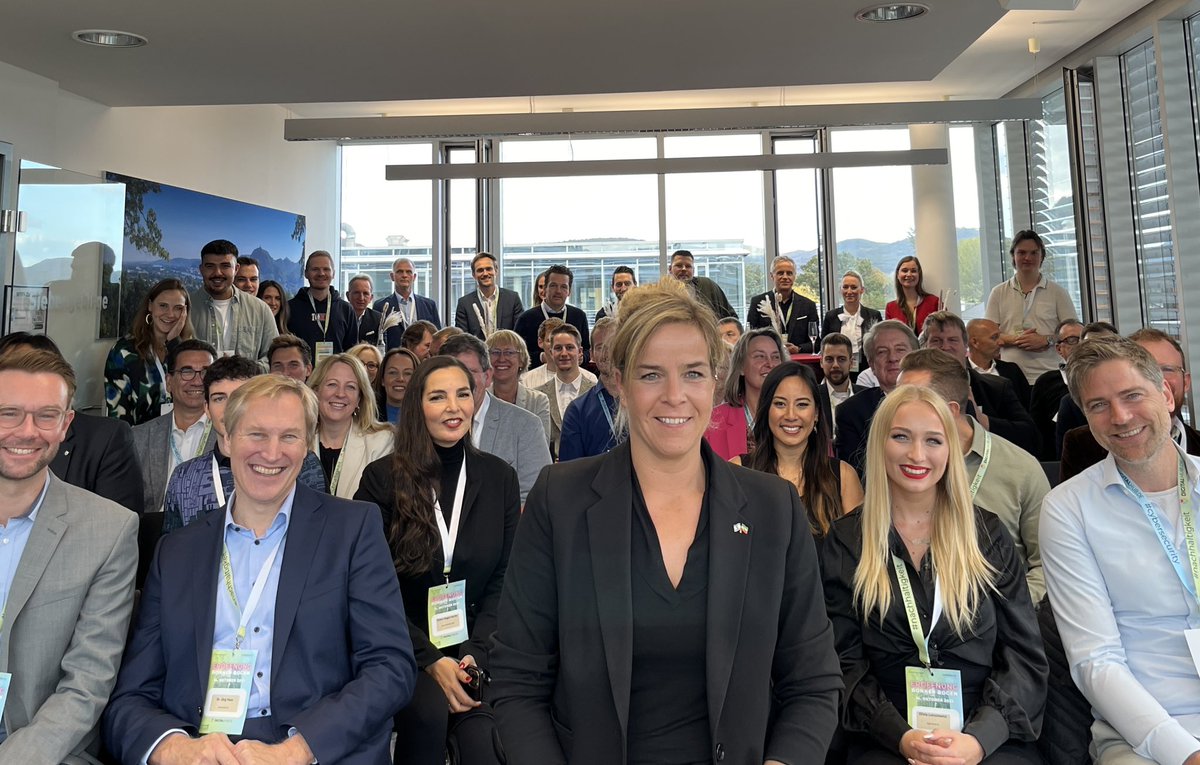 Wirtschaftsministerin <a href="/MonaNeubaur/">Mona Neubaur</a> bei der Eröffnung der neuen Flächen des <a href="/digitalhub_de/">DIGITALHUB.DE</a> in Bonn: „Wichtige Bühne für kluge Gründungsideen zu  #CyberSecurity und #Nachhaltigkeit. Start-ups ermöglichen Innovationssprünge, die wir heute mehr denn je brauchen.“