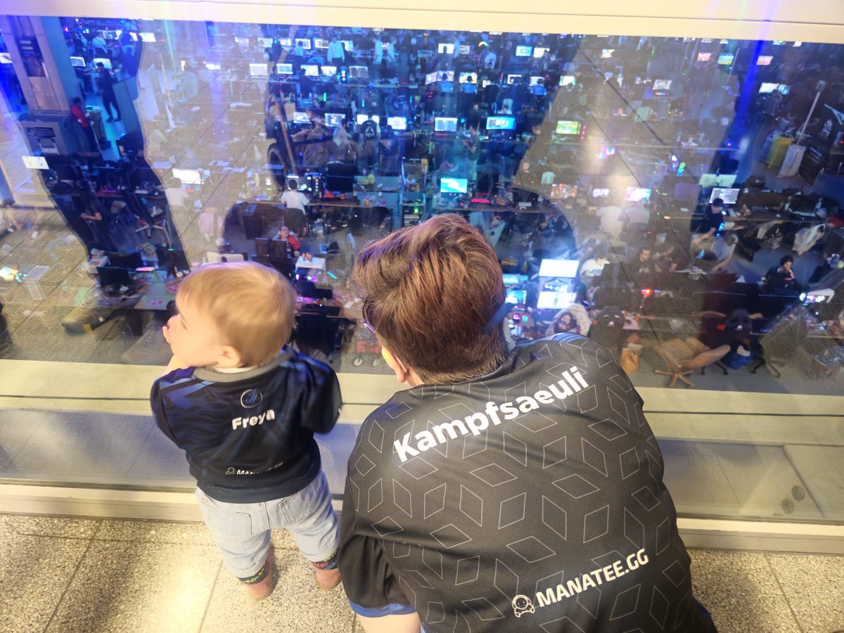 Wo isch de Papi? <a href="/biertank_ch/">Biertank</a> Minime mit Mami am luege <a href="/herofestch/">HeroFest | 2. - 4. October 2026</a> <a href="/switzerlanCH/">SwitzerLAN</a> <a href="/EsportsLct/">LetsCarryThis Esports</a>