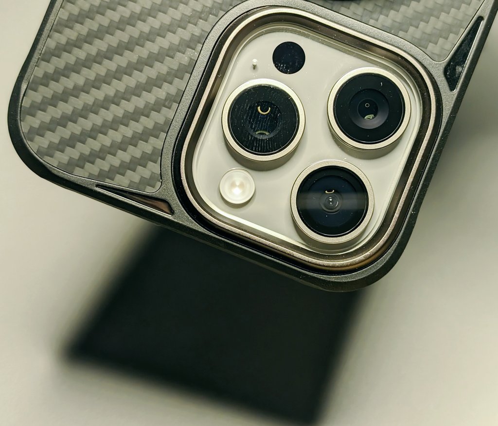 Got my  <a href="/PhoneRebel/">PhoneRebel</a> Gen5 Rebel design 📱 case for 15 pro max this week. 
The new design is the best yet, Filip and team absolutely nailed 🔨 this one. Good tack, good fit, great protection, comfortable in the hand 👏. 

Rebel case with Ti pro is 🔥 🔥 🔥