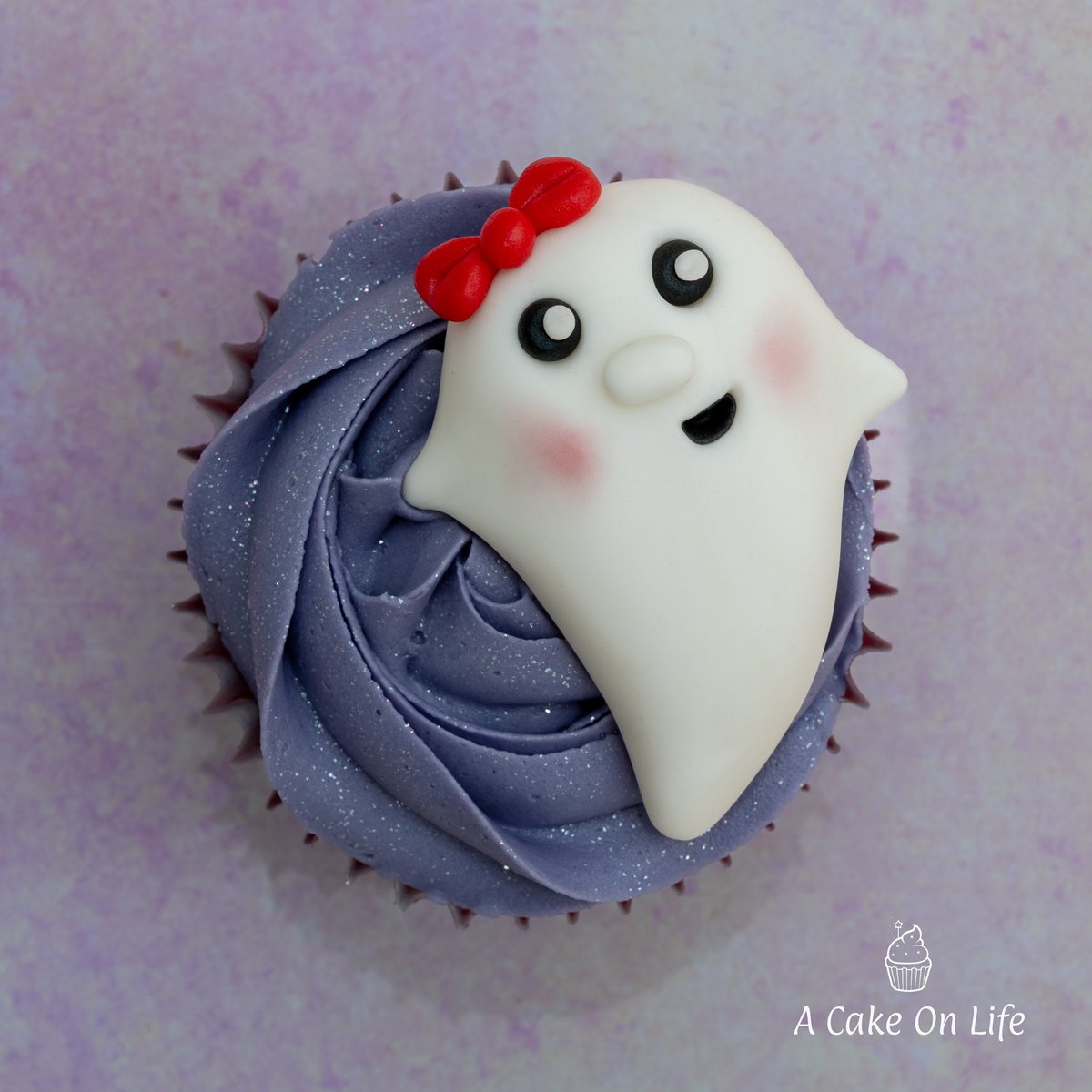 Hi everyone, here's my latest tutorial. How to make a super easy ghost cupcake topper. 👻 Perfect if you are a beginner to sugar modelling. Link to the tutorial below 😊 #cupcakes 

youtu.be/lT3t8em7Bso?si…