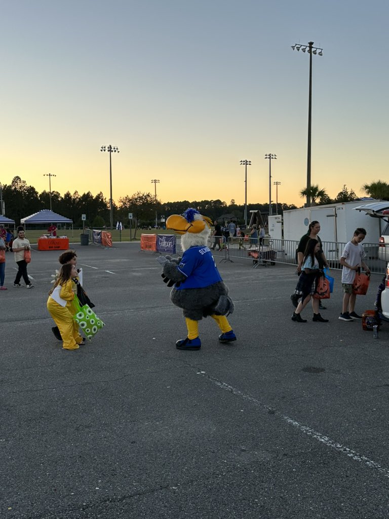 Schooner had a blast with the <a href="/BiloxiShuckers/">Biloxi Shuckers</a> and the <a href="/SeaWolvesHockey/">Mississippi Sea Wolves</a> ,last night at the Gulfport Boo Bash!  Even <a href="/carrieduncanwx/">Carrie Duncan</a> said Hi! He had the opportunity to take many pictures and scare a few kiddos too! 

#biloxishuckers #biloximississippi #gulfport #gulfportmississippi