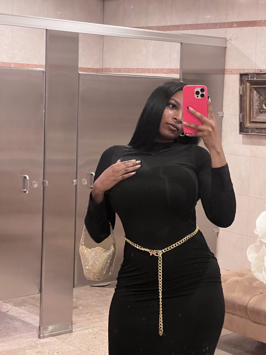 SipOfTee__'s tweet photo. I can tell y’all ain’t seen a real body in a minute 🧐 https://t.co/o1cP1fui19