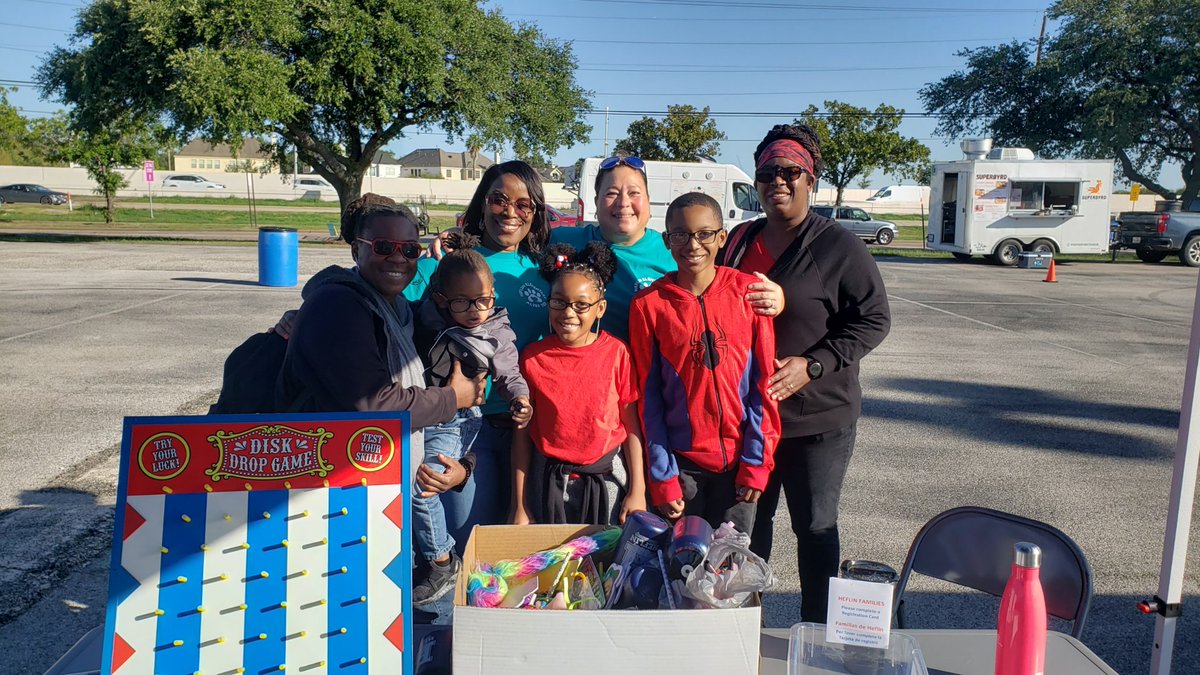 Our First Heflin family to play our game at #AliefProudDay <a href="/Alief_Fame/">Alief FACE</a> <a href="/HeflinHounds/">Heflin Elementary</a> <a href="/AliefISD/">Alief ISD</a> <a href="/AliefWellness/">Alief ISD Physical Education and Health</a>