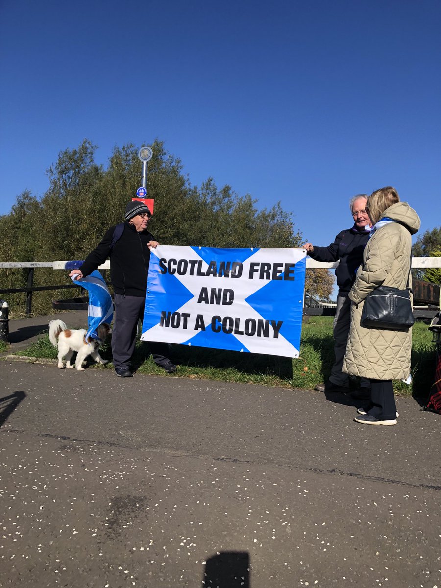 chetty_maggie's tweet photo. Chain of Freedom near Anniesland https://t.co/YspnqpPHgJ