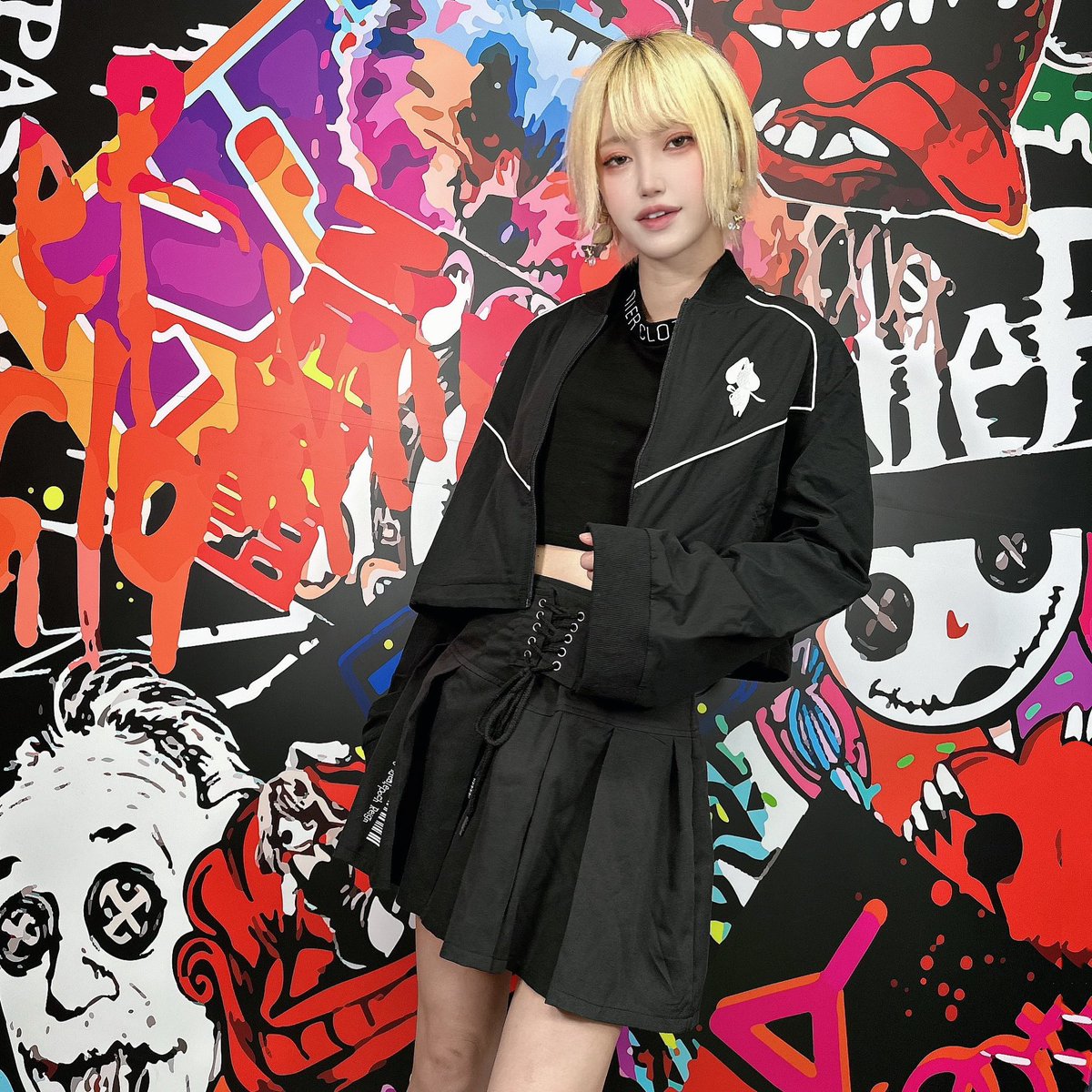NieR_tokyo's tweet photo. 🎁本日〆切プレゼント企画🎁

クロップド丈WIDE SLEEVE ZIP OUTER

🎁3名様にプレゼント🎁

レディースアイテムです🐰

◼応募方法
フォロー(@NieR_tokyo) &amp; RT
◼締切〆  本日24時

※鍵垢の方も対象内です。

※こちらは締切後に
販売開始される商品となります。

是非ご参加ください🙇‍♂️🙇‍♀️ https://t.co/oD7niV7pfl