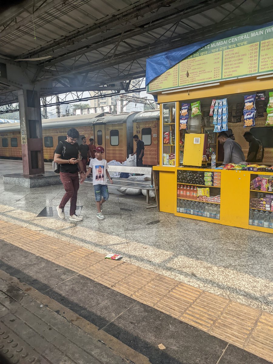adityay189's tweet photo. Location : Mumbai Central Station
Platform : 02
Shop Location : Between pillar number 25 and 26.

He is selling at a higher cost than printed MRP. Mentioned MRP was Rs. 20, he sold me at Rs. 30.

Action should be taken. https://t.co/p79JXW8jwQ