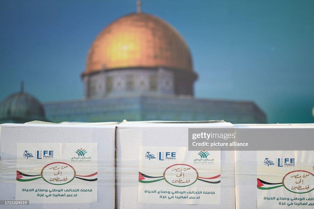 sayedhassan1207's tweet photo. Aid convoy trucks loaded with supplies, sent by Egypt, are seen at Cairo-Ismailia Desert Road. Photos : Sayed Hassan/dpa
Instagram:
https://t.co/ptsNx1QUFp https://t.co/cKAjtBURGy
