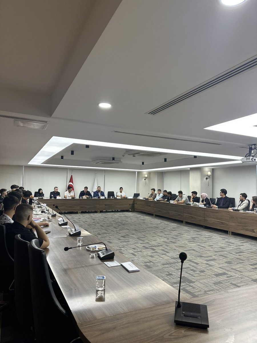 YeniSecmenIzmir's tweet photo. İl Yeni Seçmen Başkanımız Yiğit Küçükali’nin riyasetinde  Yeni Seçmen  ilçe başkanları toplantısını gerçekleştirdik. https://t.co/EKUUHNyKQU