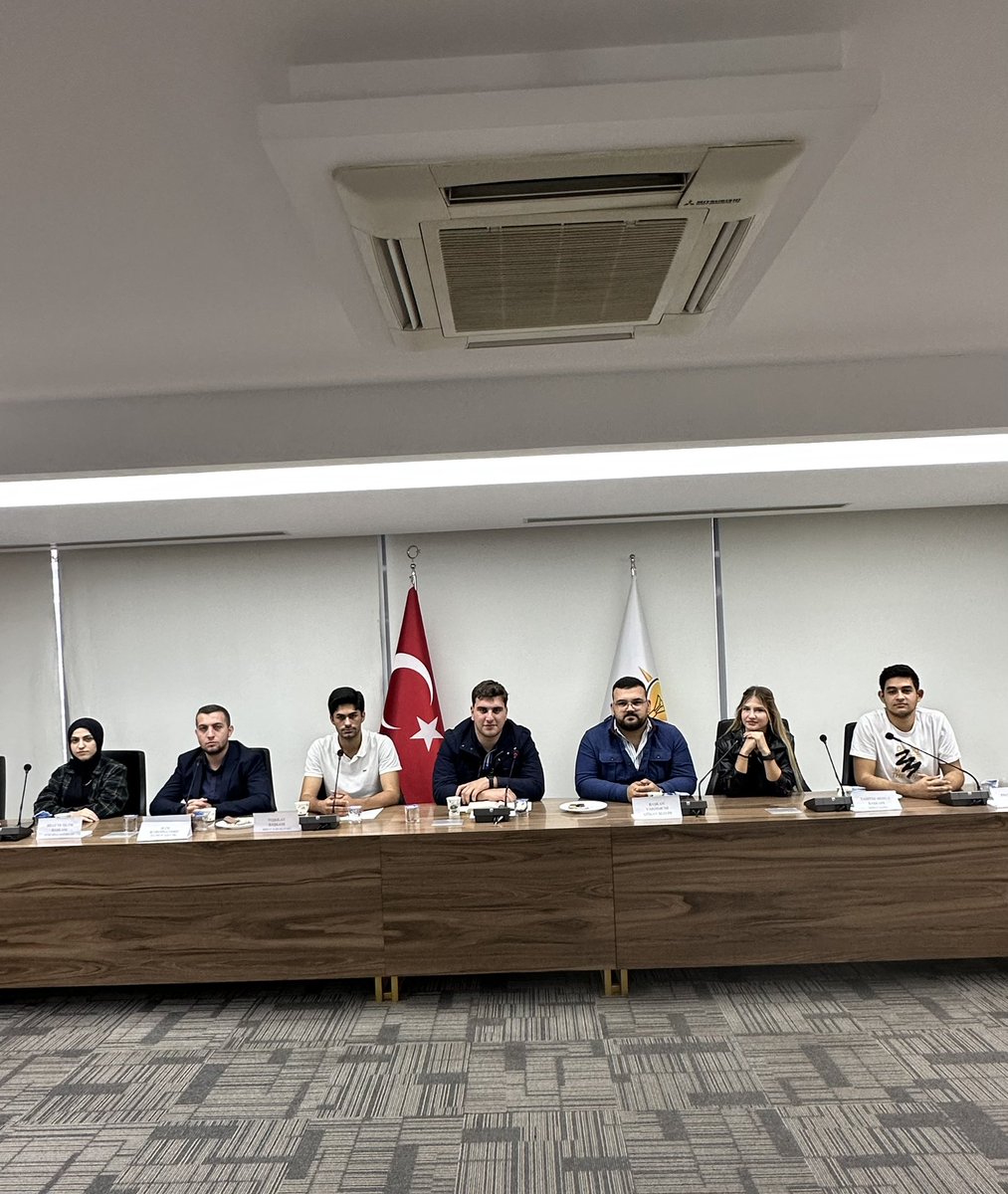 YeniSecmenIzmir's tweet photo. İl Yeni Seçmen Başkanımız Yiğit Küçükali’nin riyasetinde  Yeni Seçmen  ilçe başkanları toplantısını gerçekleştirdik. https://t.co/EKUUHNyKQU