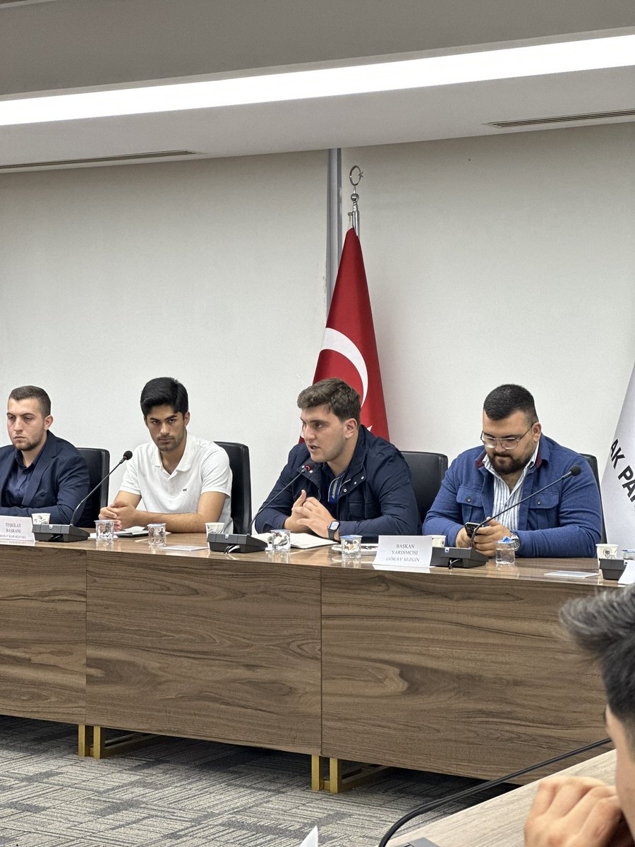 YeniSecmenIzmir's tweet photo. İl Yeni Seçmen Başkanımız Yiğit Küçükali’nin riyasetinde  Yeni Seçmen  ilçe başkanları toplantısını gerçekleştirdik. https://t.co/EKUUHNyKQU