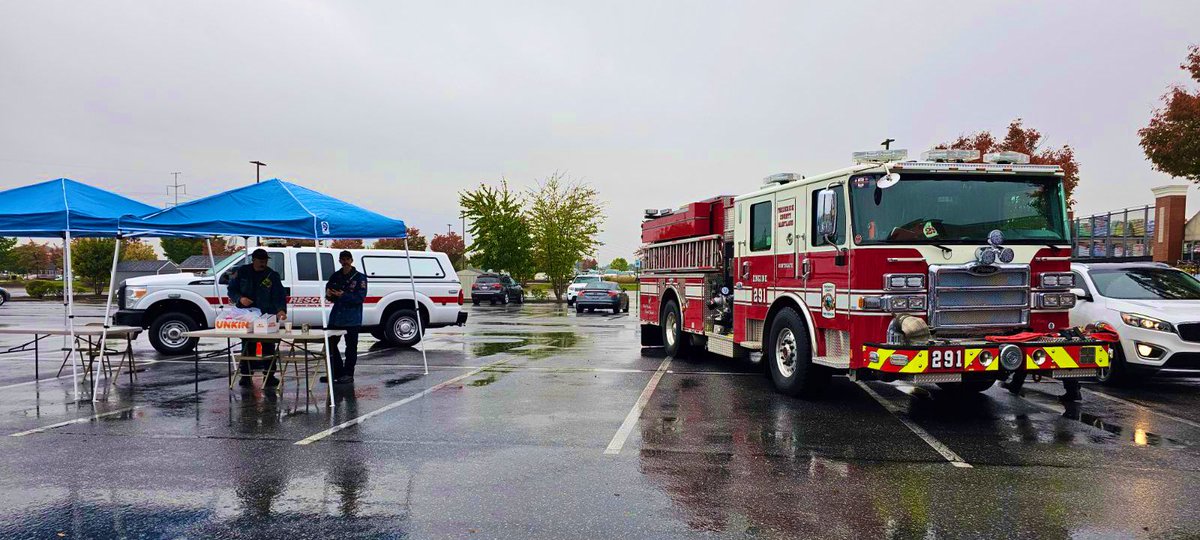 2826 is grateful for our local Fire 🔥 Department for coming out on this rainy day and teaching our customers about Fire Safety! @JessAt2826 @DustinCornell5 @BenitoKomadina @KeithRedmiles