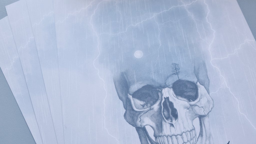 I only have 4 A4 prints left of the limited edition "Head In The Clouds". This is my favourite creation by far, and I want to get these last prints to their forever homes! 

This artwork signifies the storm we battle everyday in our heads.

#MentalHealth #Art #SupportMe