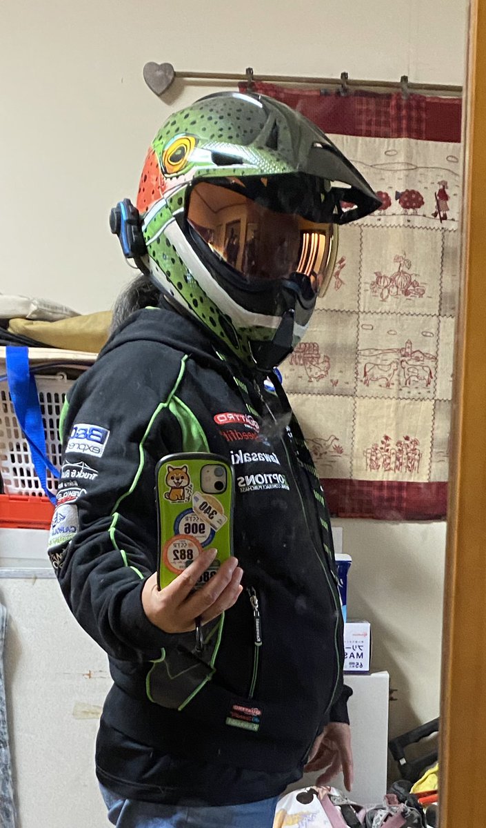 kero_plh41's tweet photo. 涼しくなってきたので
久しぶりにフルフェイス
Kawasakiのジャケット着て
カブMTに行く🐸
て…行く所、間違ってるぅー💦
去年の今頃は、購入の予約はしたけれど…
納車は未定…な状況でしたね
来年はエントリーしてみよー!
#BUGCHUCKER
#icon https://t.co/3rum6WguzK