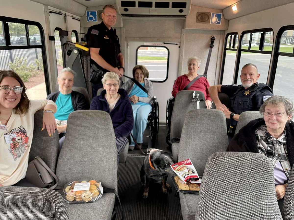 AvalonSpringsHC's tweet photo. As a thank you, our residents wanted to gift some cookies to Officer R. Miller and fellow officers from the @ValparaisoPoliceDepartment. We also visited Officer M. Monks, his companion Tilly, and fellow officers at the @PortagePoliceDepartmentindiana too. #TrilogyBFF https://t.co/lyfvwaTCfH