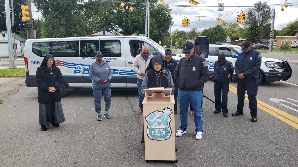 '📸 Recapping last weekend: The DPD 11th Precinct officers, faith leaders, and community members came together for the inspiring National Faith & Blue events. We had a blast hanging with our the City Of Detroit Fire Department during Fire Prevention Month!#OneDetroit 🔥💙'