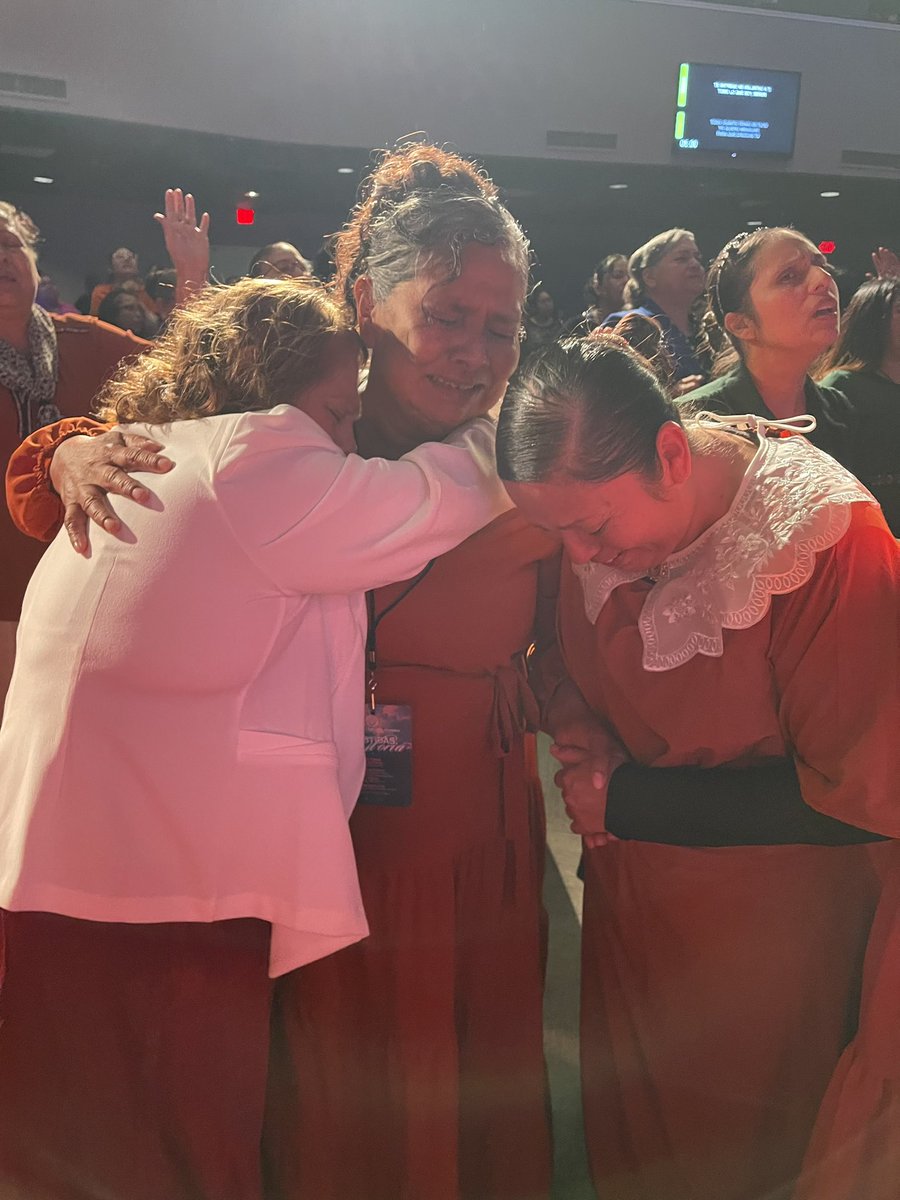 mundopentecosta's tweet photo. Departamento de Damas de Mundo Pentecostal recibió gran bendición durante la Conferencia Distrital. Agradecemos a cada una de las Hnas. que participaron en recepción. #SomosMP https://t.co/NcJC90C2qW