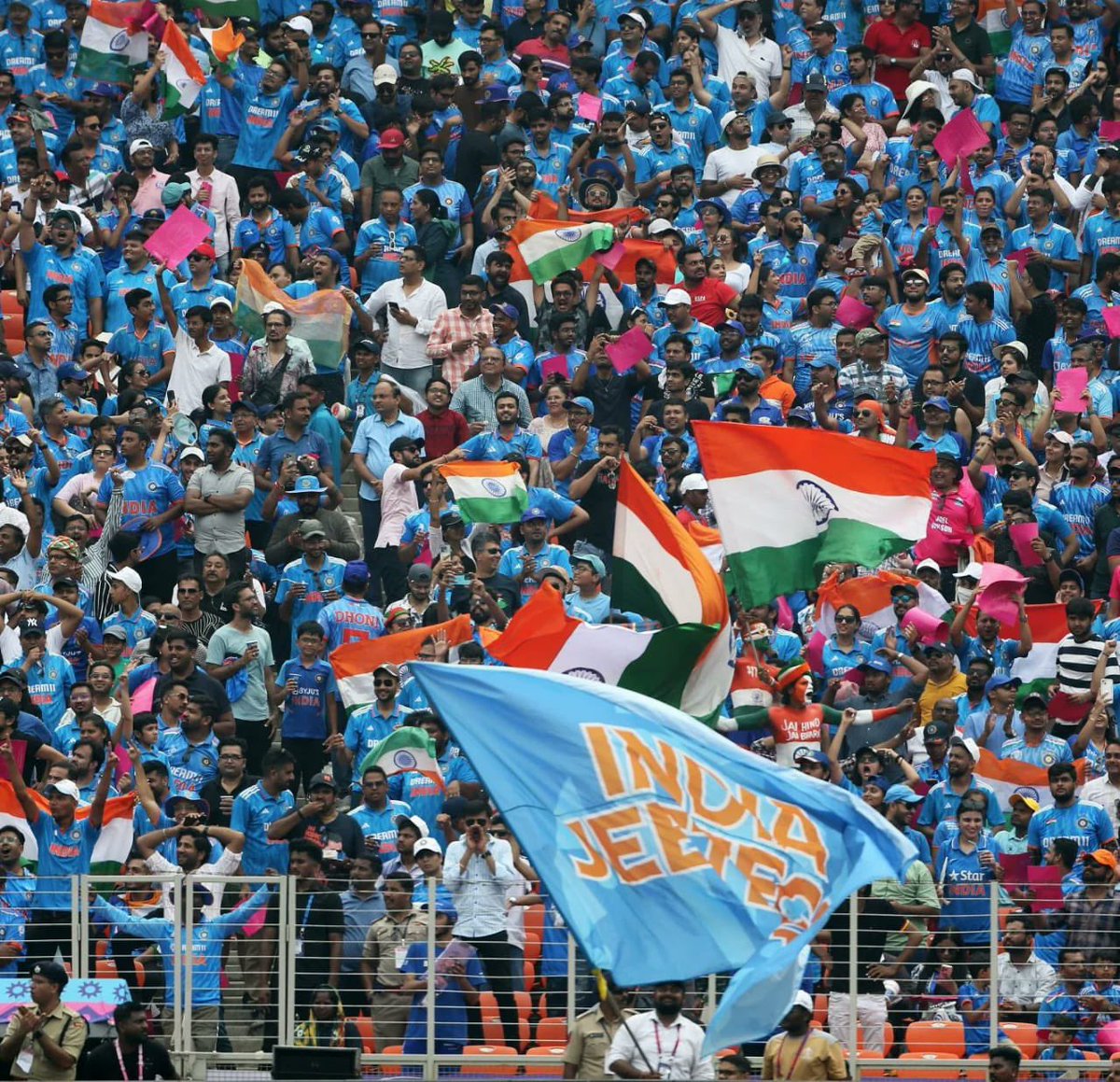 Aruna_DK's tweet photo. Congratulations to our #MenInBlue for their win against Pakistan today.

I am hopeful that our boys will surely bring the World Cup home.

#IndVsPak https://t.co/8olfkPcVlc