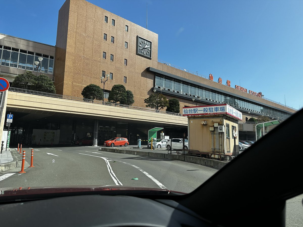shell_mazda3's tweet photo. 横浜ナンバー、福岡のマリンメッセまでやってきた！

愛車と共にツアー巡業ドライブを果たせました！九州まで連れてきてくれた日向坂に感謝💪

#HappyTrainTour2023 https://t.co/m5EuItfXyq