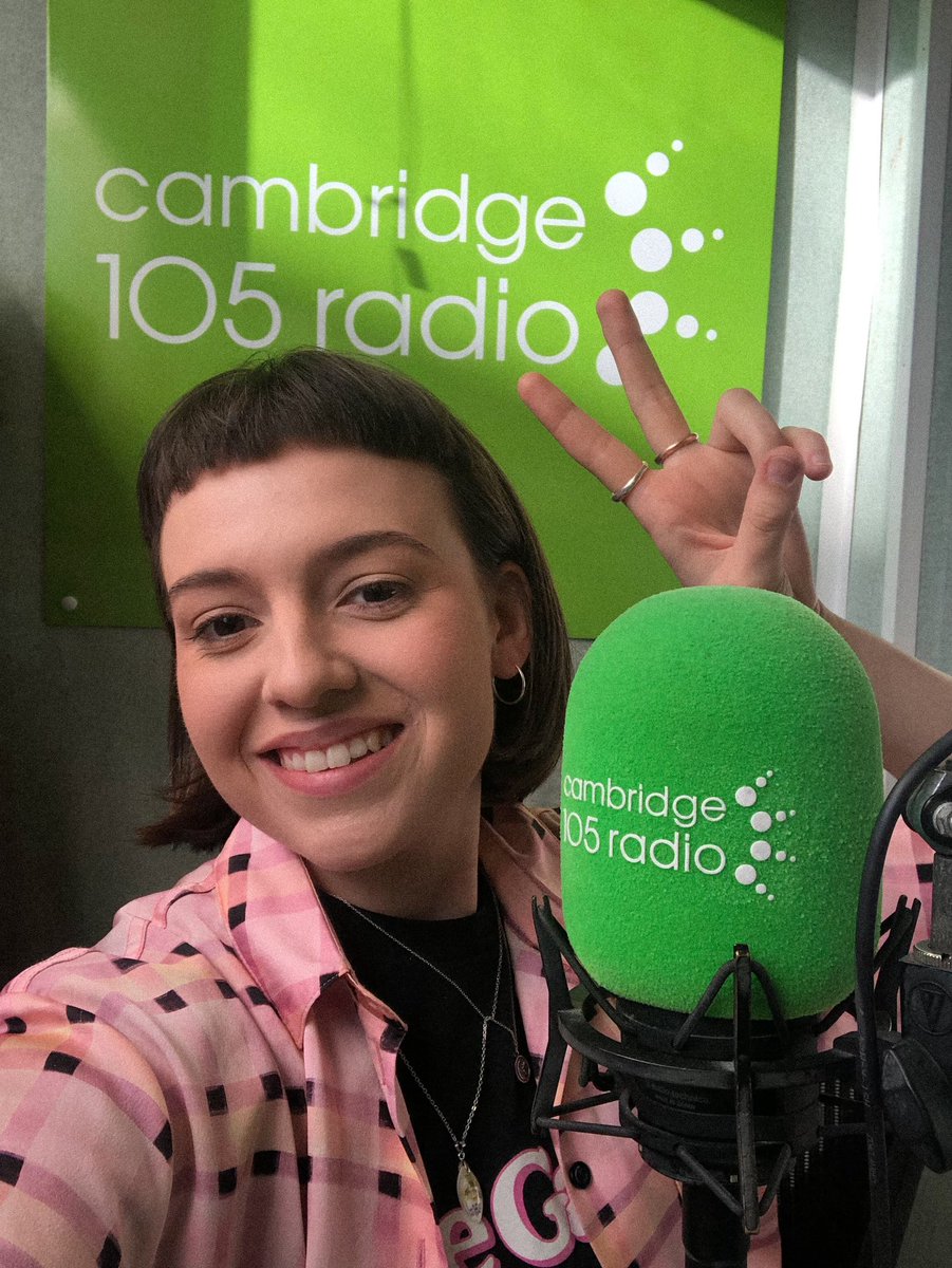I’m back doing the thing I love most 💓 sharing new music on the airwavesss NMG Saturday begins 💥 4-6 on @cambridge105 ❤️ Join me :) cambridge105.co.uk/radioplayer/