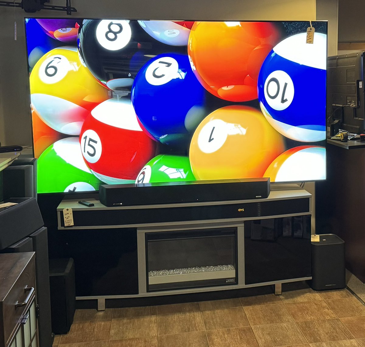 2 very different but equally mind blowing TV's now on demo!  🤯

Experience Samsung 98' QLED and LG 83' OLED proudly on display in our West Street showroom!

#samsung98q80c #samsungqledtv #samsung98inch #lgoled #lg83 #gobigorgohome #bigscreen