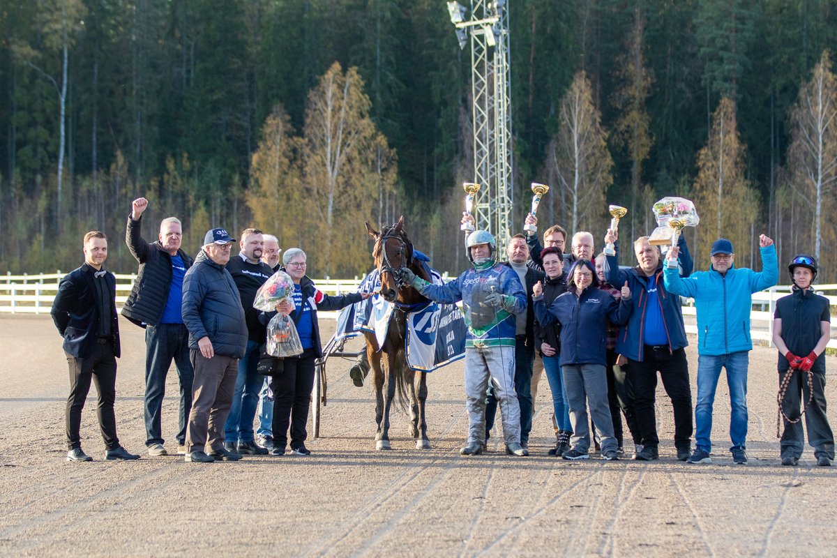 Tämän lauantain Kavioliiga-ravien kruununa kilpailtiin Jokimaa tekee tähtiä -finaali, jonka vei nimiinsä Informed Am! #ravit
Päivän voittajia:
🏵️ Siirin Santtu
🏵️ Lake’s Diana
🏵️ BWT Gazeau
🏵️Aatsi
🏵️American Hero
🏵️Hurman Viesker
🏵️ Informed Am
Kuvat: Iita-Maria Ahtiainen