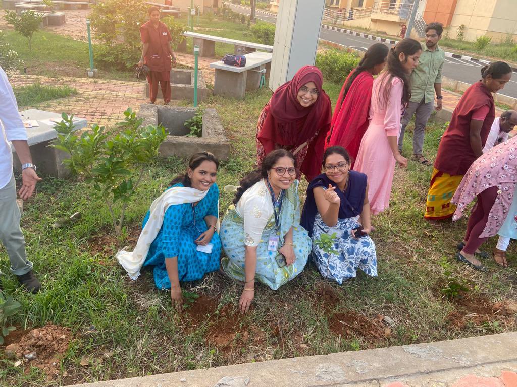AlishaKarim07's tweet photo. Palliative Medicine team celebrated World Hospice and Palliative Care Day 2023 at HBCHRC, Visakhapatnam – 14th October 2023
The message of the day was that Courage to Care starts with one empathetic response…

@hbchrcECHO @HBCHRCVIZAG https://t.co/eyKLcs7jqL