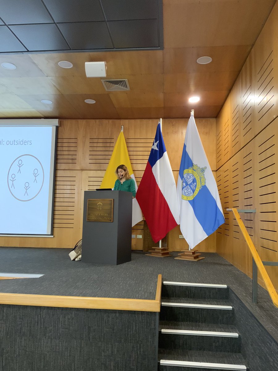 HGCP_UC's tweet photo. Comienza el (Re) encuentrazo en nuestra Facultad . Te esperamos hasta las 14.00 horas con música en vivo, conferencias, talleres para niños y mucho más. https://t.co/LH4u9HXzzH