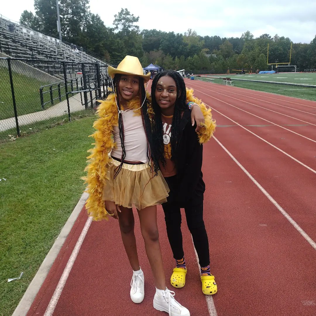 MsChiTwnFinest's tweet photo. My daughter is always down with the school spirit. Her &amp; her friend before the  AHS vs Lassiter homecoming game. https://t.co/RCnB1sOv6V