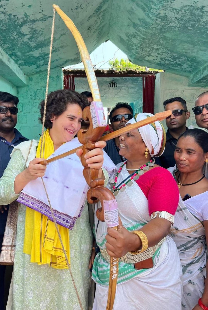 ParodyRakhi's tweet photo. आप तीर कही भी छोड़ दो प्रियंका जी,
अंधभक्त खुद अपनी सही जगह ले लेंगे 😆🤔🤪 https://t.co/nhCeNAUbKg
