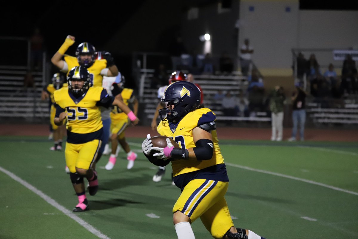 Paul David Oliver (@paul_oliver23) on Twitter photo Trooper QB <a href="/MinjarezEvan/">Evan Minjarez 3 â
QB</a> Epic TD pass to <a href="/jjjuusstuuss/">Justus Urbina</a> that led the entire <a href="/EastwoodTrooper/">Eastwood Troopers</a> football team & crowd to go crazy in Eastwoodâs 63-7 win on Friday night! <a href="/kehsfab/">KEHS Film and Broadcast</a> <a href="/sebastianpn8/">Sebastian Perez-Navarro</a> <a href="/EHSCoachLopez/">Julio Lopez</a> Trooper QB <a href="/MinjarezEvan/">Evan Minjarez 3 â
QB</a> Epic TD pass to <a href="/jjjuusstuuss/">Justus Urbina</a> that led the entire <a href="/EastwoodTrooper/">Eastwood Troopers</a> football team & crowd to go crazy in Eastwoodâs 63-7 win on Friday night! <a href="/kehsfab/">KEHS Film and Broadcast</a> <a href="/sebastianpn8/">Sebastian Perez-Navarro</a> <a href="/EHSCoachLopez/">Julio Lopez</a>
