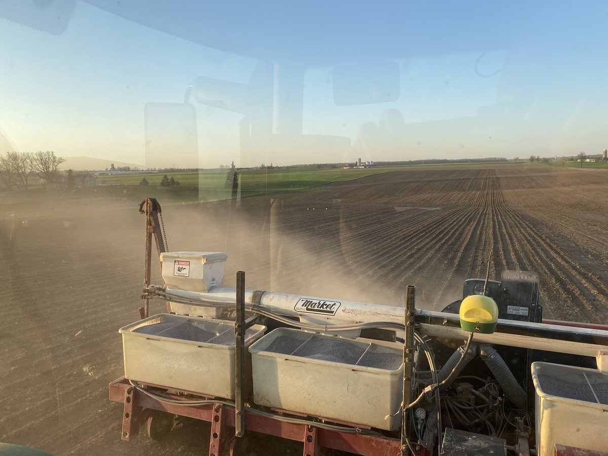 Hey #ontag looking at selling our 8 row Case 1200 Planter. Rebuilt in 2021, all Precision… Vset (electric meters) speed tubes, delta force, furrow force… it’s loaded. Variable rate dry fertilizer. Asking $80K OBO, message me if interested