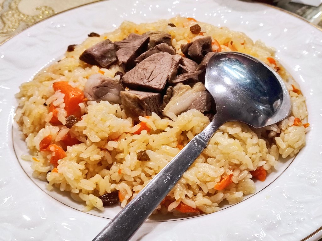 tatamullina's tweet photo. 今宵は近い人々とウイグル料理店「天山」へ。日本でもこんなにも美味しい串焼き肉にありつけるだなんて…… いや、タシュケントでもアルマトゥでもカザンでも、こんなに美味しいシャシリクにありつけるだろうか…… というくらい美味しかった。とても寂しいけれども、店主の幸せな未来を願うばかり。 https://t.co/I8m233wAOu